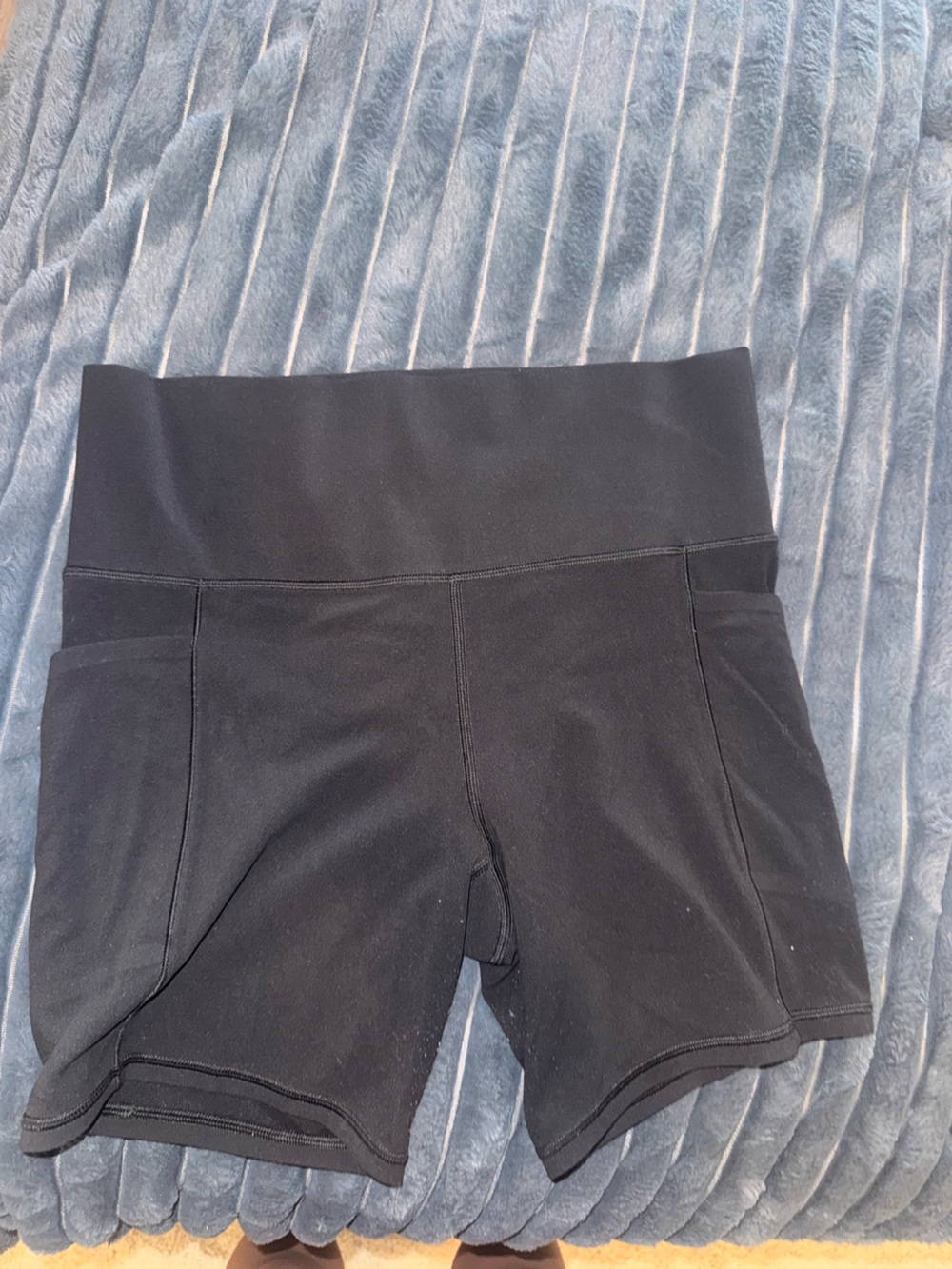 Athleta Salutation Stash Pocket II 7” Short